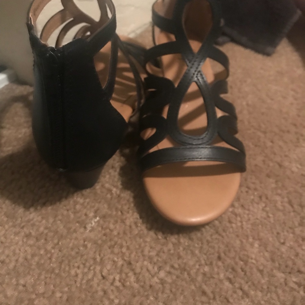 Sandals - Picture 2 of 3